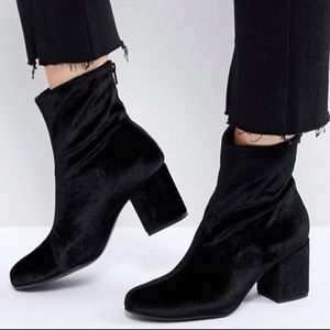 FREE PEOPLE Cecile Velvet Ankle Boot MSRP $168